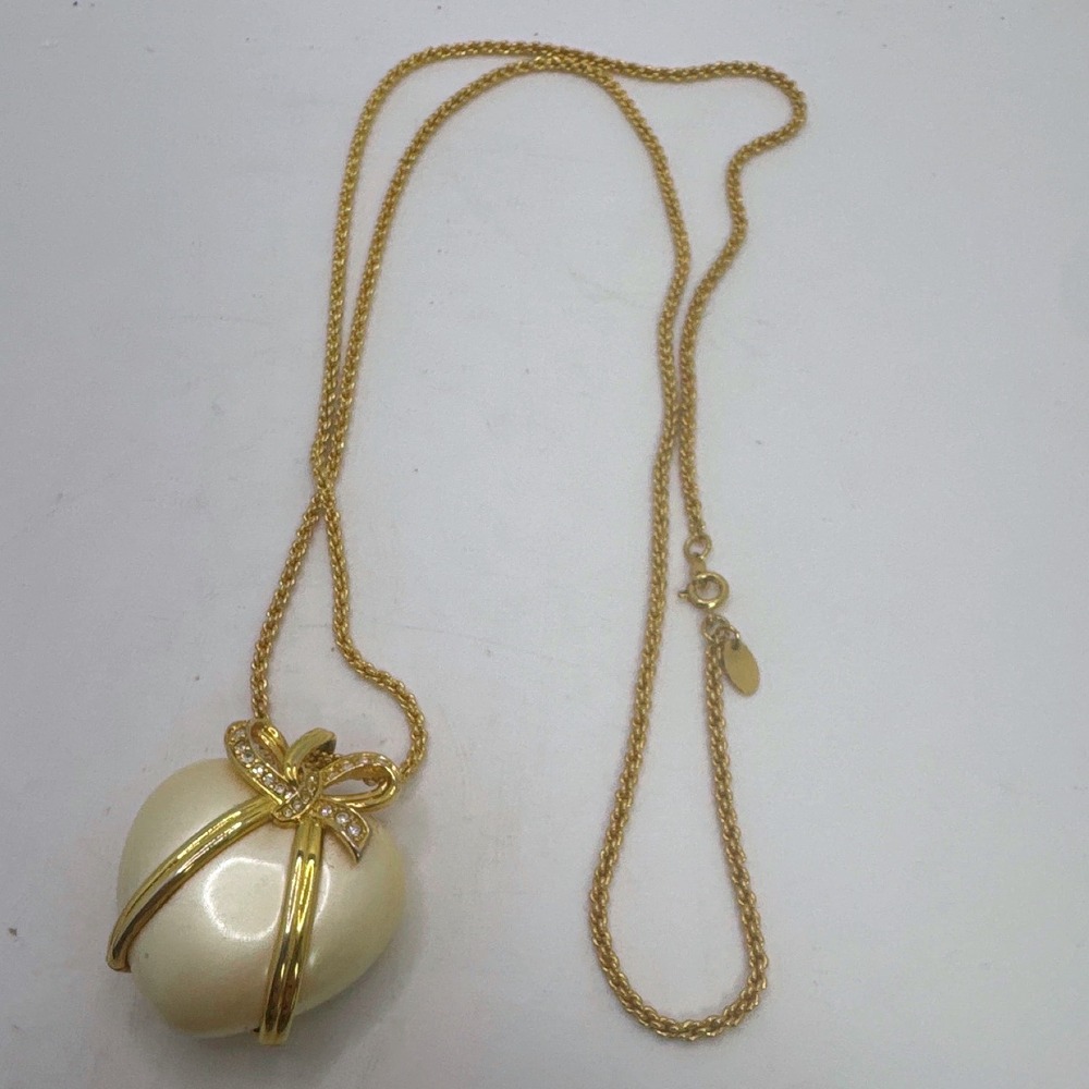 Joan Rivers Vintage Gold Tone Faux Pearl‎ Heart Bow Pendant Necklace 30 Inch